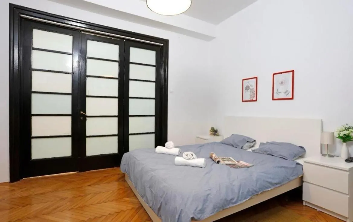 Charming Vintage Apartment Bukarest